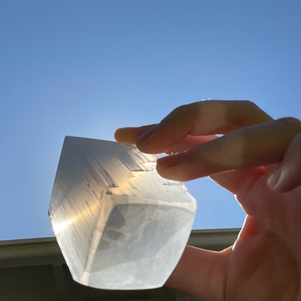 Stunning Selenite tower - Picture 9 of 15